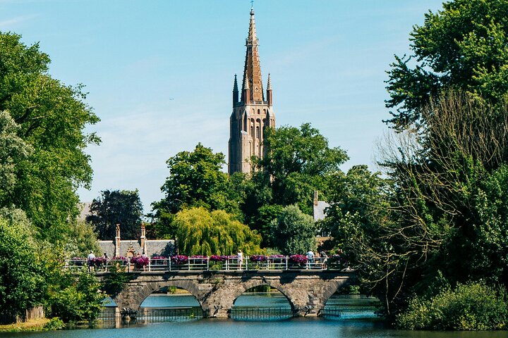 Guided Walking Tour of Bruges with Canal Cruise and Tastings