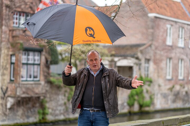 Guided Walking Tour of Bruges with Canal Cruise and Tastings