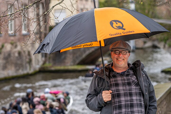 Guided Walking Tour of Bruges with Canal Cruise and Tastings