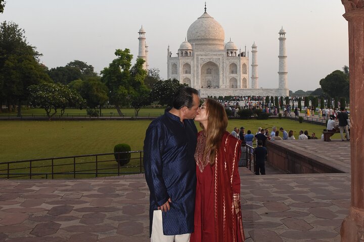 All Inclusive Day Trip to Taj Mahal, Agra Fort and Baby Taj from Delhi by Car