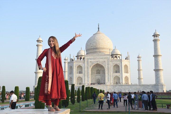 All Inclusive Day Trip to Taj Mahal, Agra Fort and Baby Taj from Delhi by Car