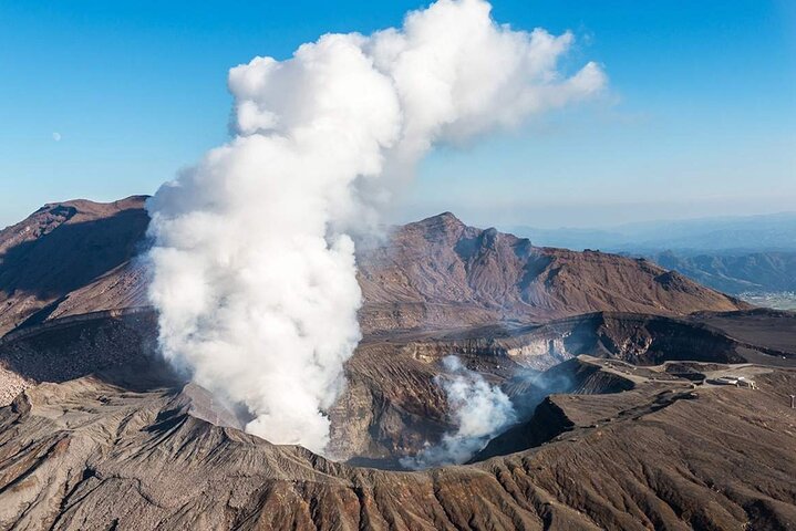 Full Day Aso Volcano and Kumamoto Castle Scenic Explorer Tour