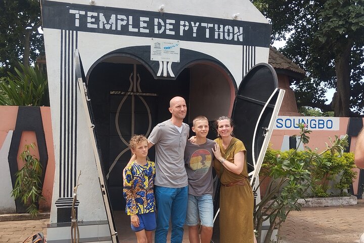 Guided tour of the essentials in Ouidah!