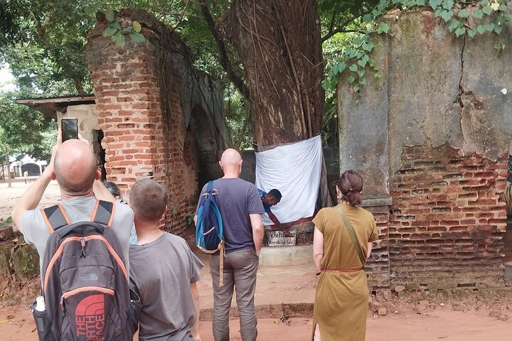 Guided tour of the essentials in Ouidah!
