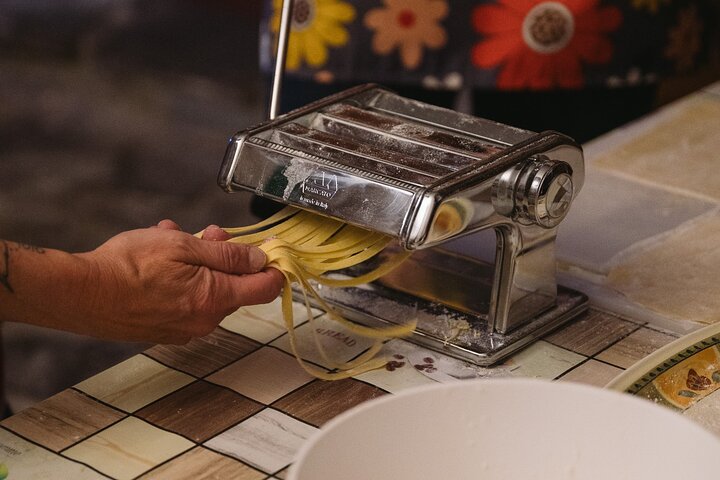 Bologna: Pasta and Tiramisu Small Group Cooking Class with Wine