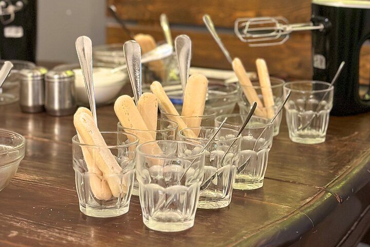 Bologna: Pasta and Tiramisu Small Group Cooking Class with Wine