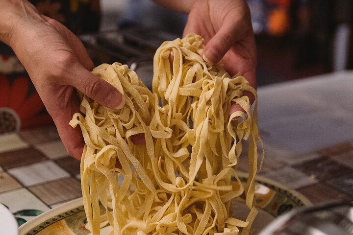 Verona: Pasta and Tiramisu Cooking Class With Free Flowing Wine