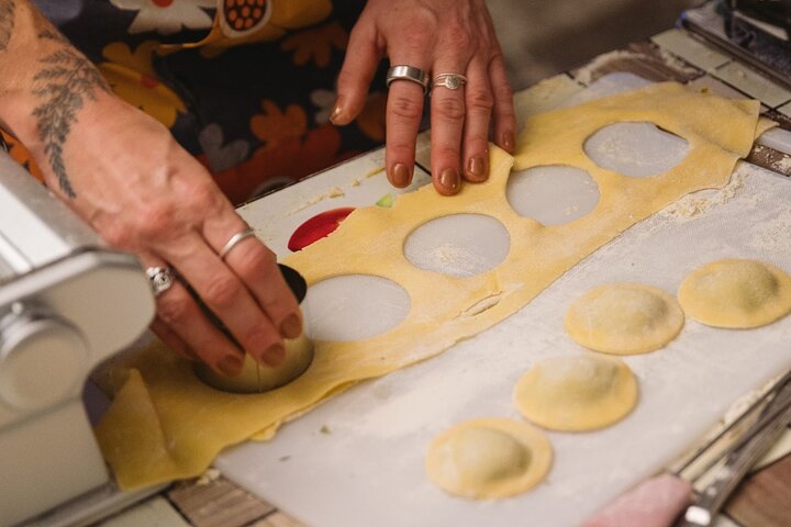 Verona: Pasta and Tiramisu Cooking Class With Free Flowing Wine