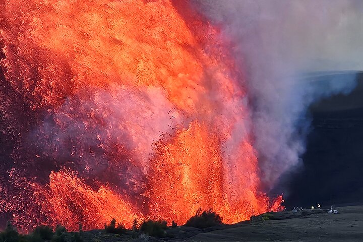 Hawaii Volcanoes, Waterfalls, Beaches & Hilo Highlights Day Tour
