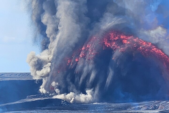 Hawaii Volcanoes, Waterfalls, Beaches & Hilo Highlights Day Tour