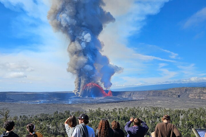 Hawaii Volcanoes, Waterfalls, Beaches & Hilo Highlights Day Tour