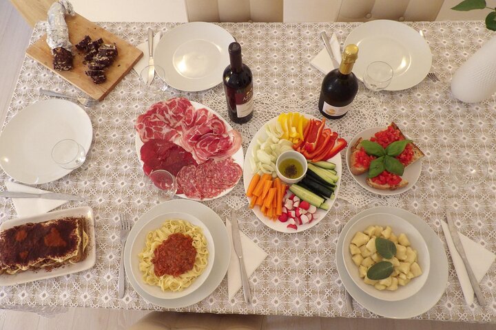Authentic Italian Home Cooking Class in Treviso with Antonio