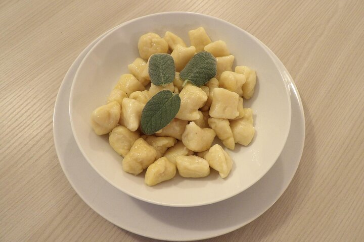 Authentic Italian Home Cooking Class in Treviso with Antonio