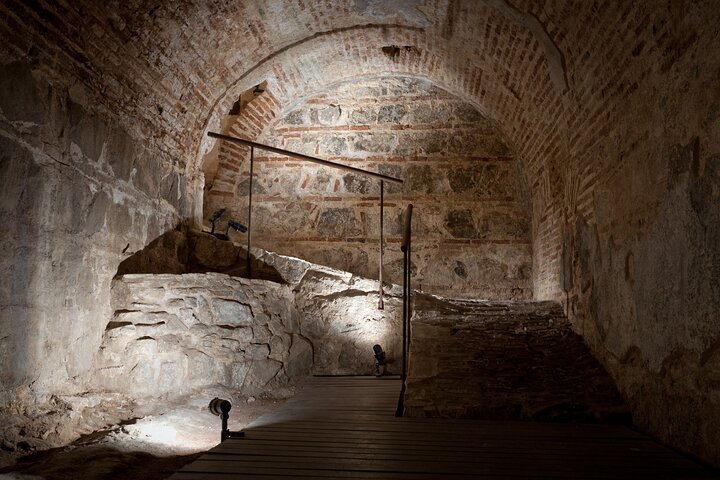 Toledo Underground Tour Visit Roman Baths and Private Cellars