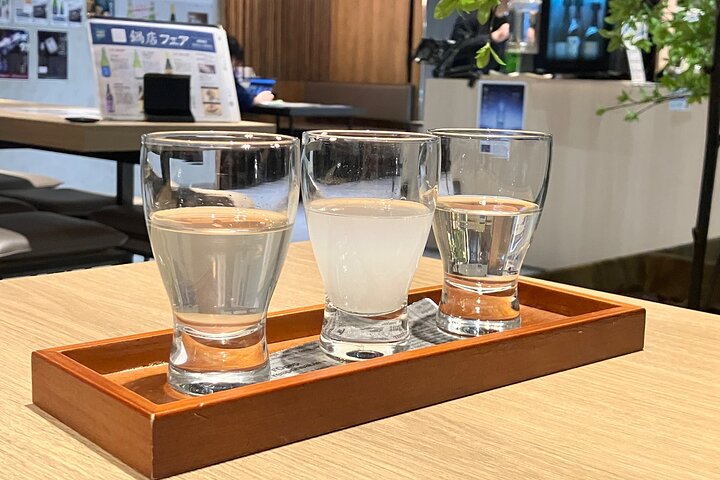 Evening Shrine and Izakaya Japanese Sake Experience Tour