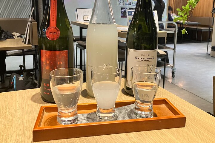 Evening Shrine and Izakaya Japanese Sake Experience Tour