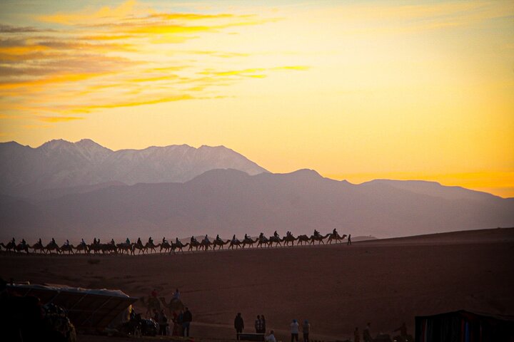 Marrakech: Agafay Desert Quad Biking & Camel RIDE & Dinner & Show