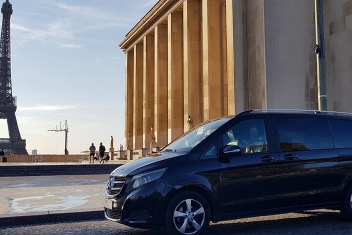 Private Transfer Paris ↔ Versailles Palace (Round Trip) by van