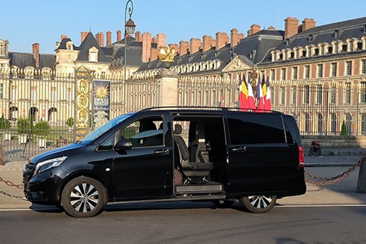 Private Transfer Paris ↔ Versailles Palace (Round Trip) by van