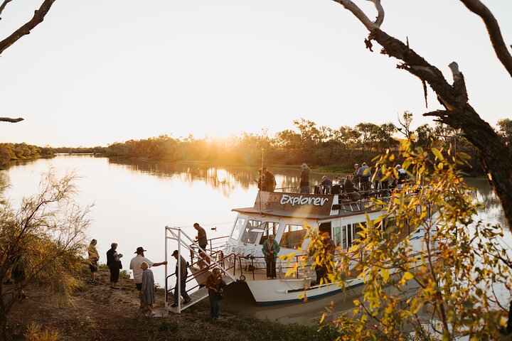 Drover's Sunset Cruise incl. Smithy's Dinner & Show in Longreach