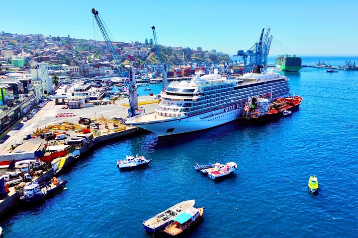 Valparaiso Port and Viña del Mar with Casablanca Wine Tasting