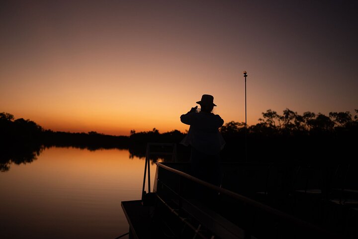 Drover's Sunset Cruise incl. Smithy's Dinner & Show in Longreach