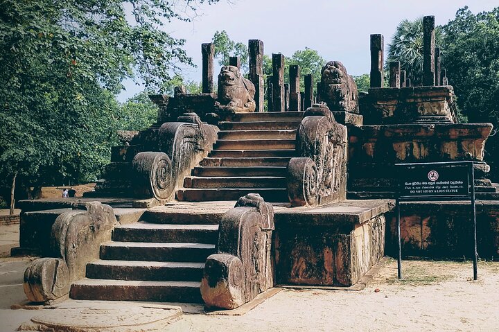 Polonnaruwa Kingdom UNESCO Tour with Don Nuwan