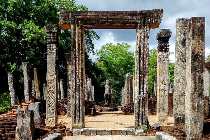 Polonnaruwa Kingdom UNESCO Tour with Don Nuwan