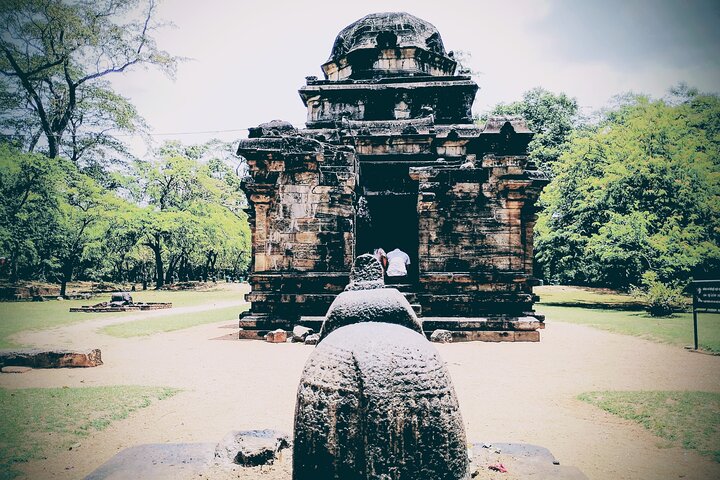 Polonnaruwa Kingdom UNESCO Tour with Don Nuwan