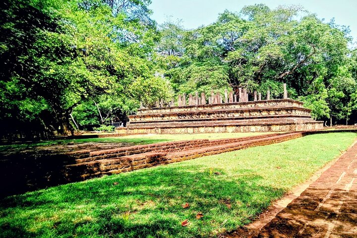 Polonnaruwa Kingdom UNESCO Tour with Don Nuwan