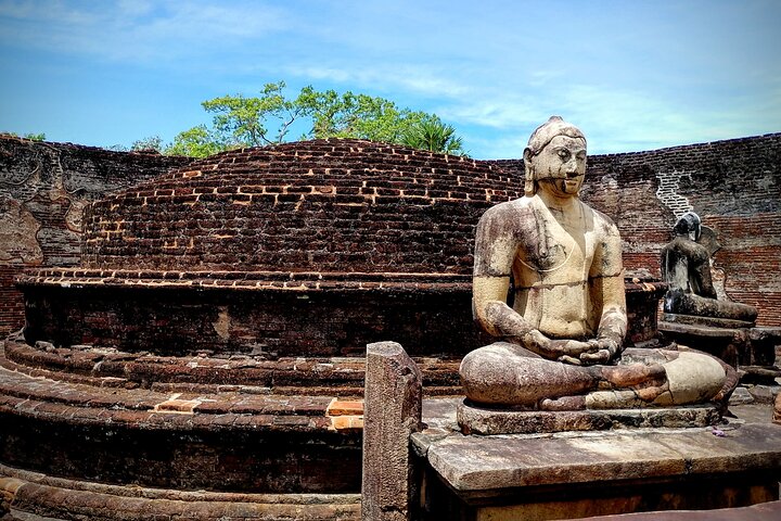 Polonnaruwa Kingdom UNESCO Tour with Don Nuwan