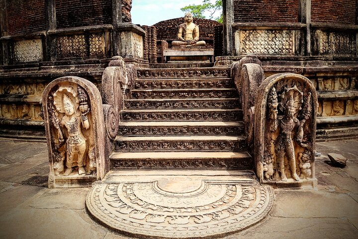 Polonnaruwa Kingdom UNESCO Tour with Don Nuwan