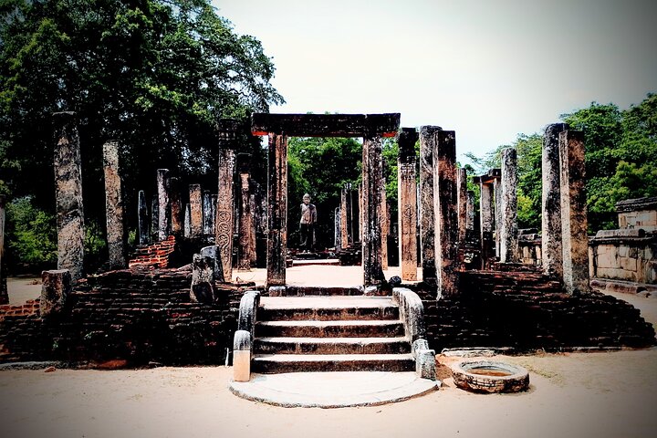 Polonnaruwa Kingdom UNESCO Tour with Don Nuwan
