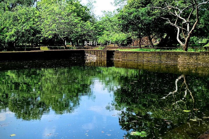 Polonnaruwa Kingdom UNESCO Tour with Don Nuwan
