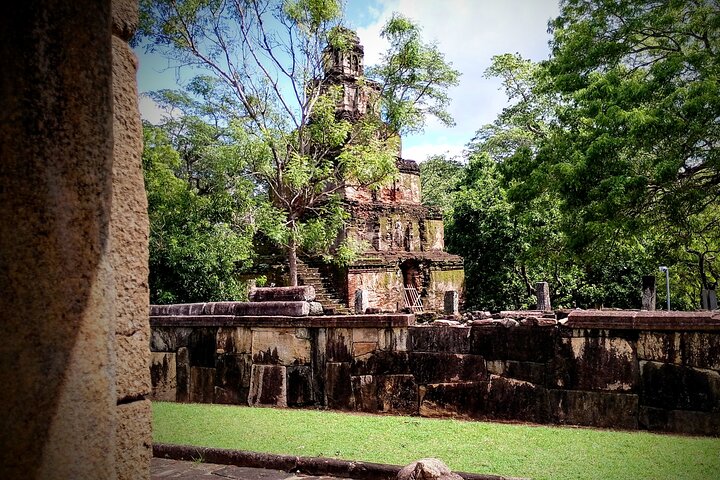 Polonnaruwa Kingdom UNESCO Tour with Don Nuwan