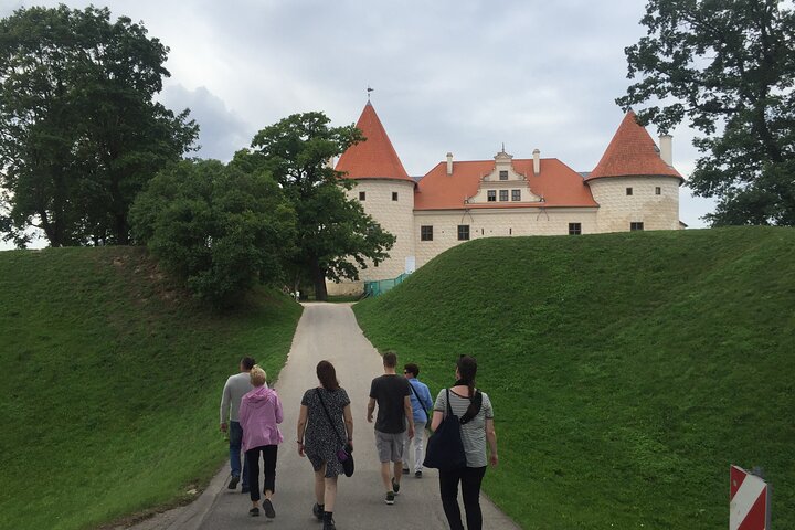 Tour from Kaunas to Riga via The Hill of Crosses, Rundale, Bauska