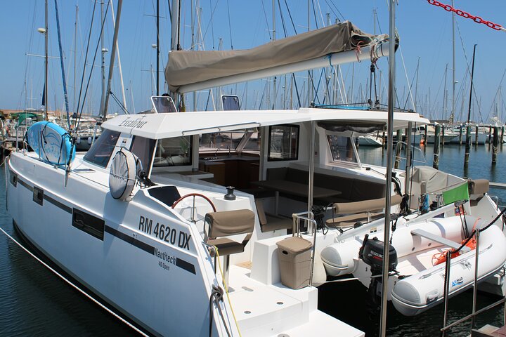 Exclusive catamaran. Half Day Experience