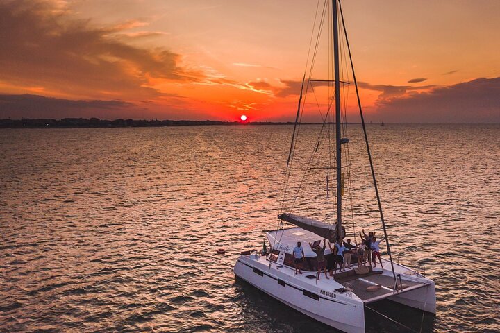 Exclusive catamaran. Half Day Experience