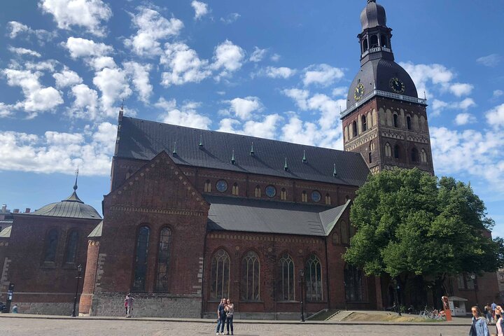 Tour from Kaunas to Riga via The Hill of Crosses, Rundale, Bauska