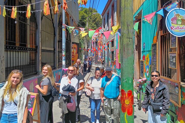 Santiago: Valparaiso, Viña del Mar & Casablanca Wine Tour