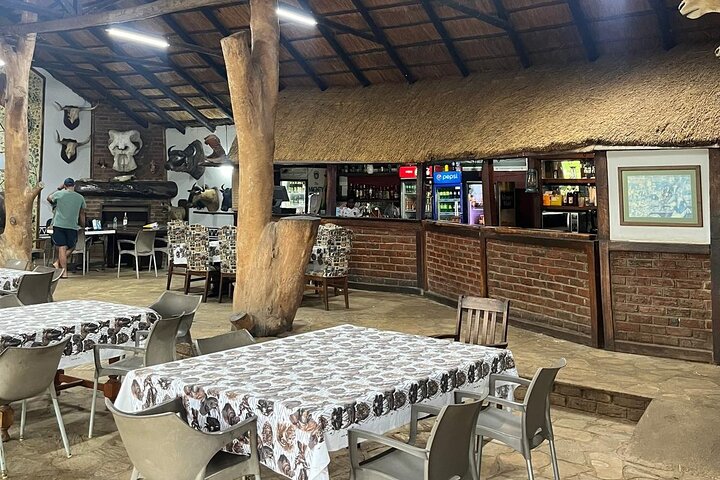 Private Harare Wildlife Tour: Lion Park, Bird park & Snake Park