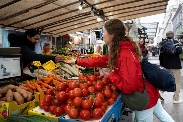 Vienna Food Tour: Coffeehouses, Markets, Lunch & Street Food