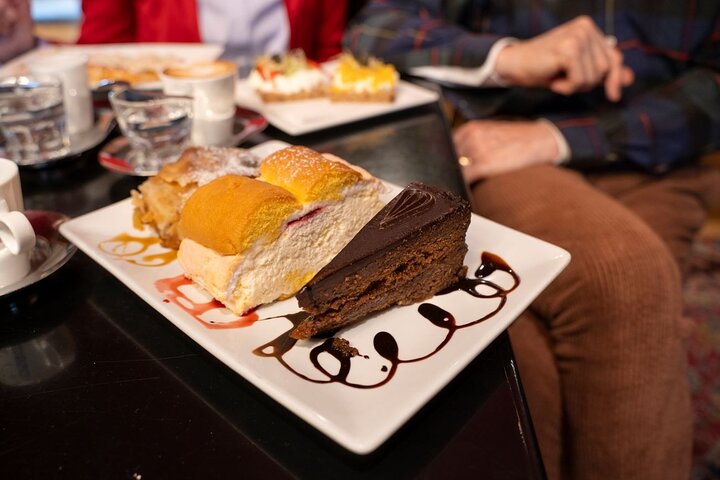 Vienna Food Tour: Coffeehouses, Markets, Lunch & Street Food