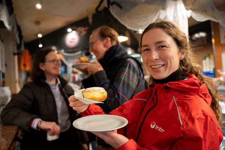 Vienna Food Tour: Coffeehouses, Markets, Lunch & Street Food