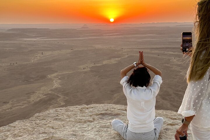 Sunset Edge of The World & Gazelle Reserve 4x4 Adventure: Riyadh