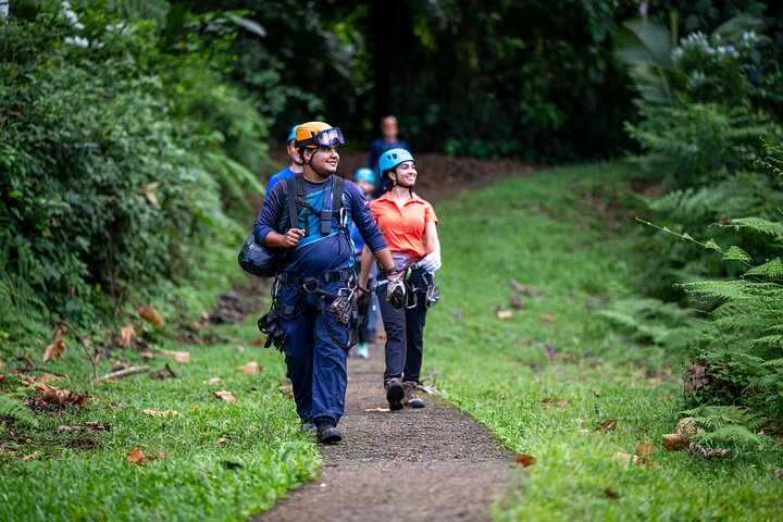 Arenal 12 Zipline Cables Experience Fly over La Fortuna Waterfall