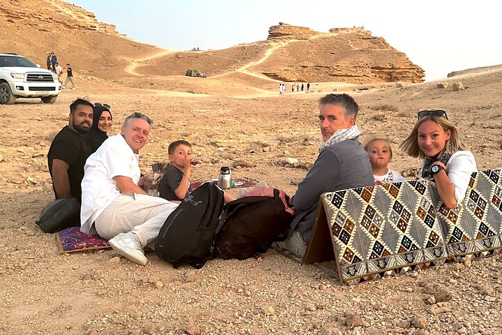 Sunset Edge of The World & Gazelle Reserve 4x4 Adventure: Riyadh