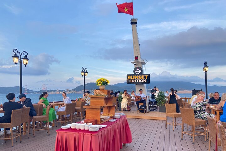 Nha Trang Sunset Cocktails and Dinner Cruise