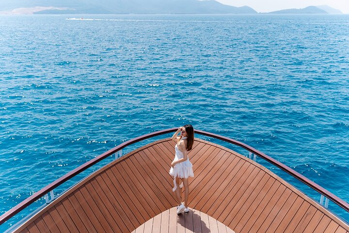 Nha Trang Sunset Cocktails and Dinner Cruise