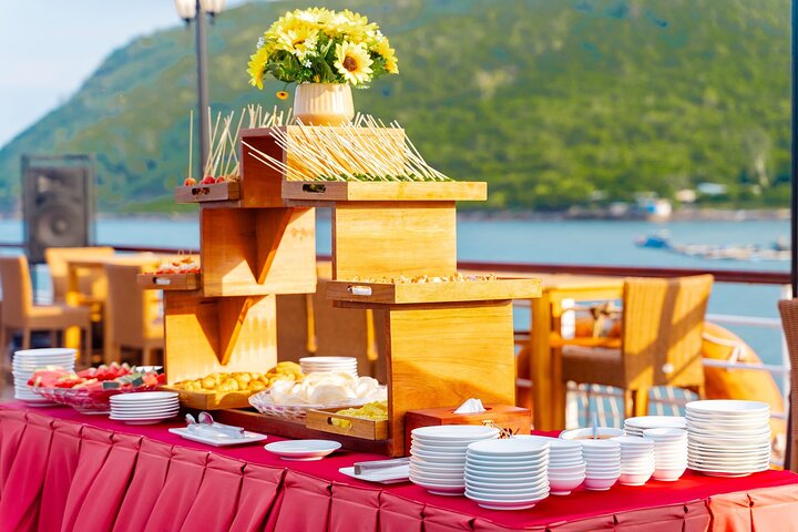 Nha Trang Sunset Cocktails and Dinner Cruise